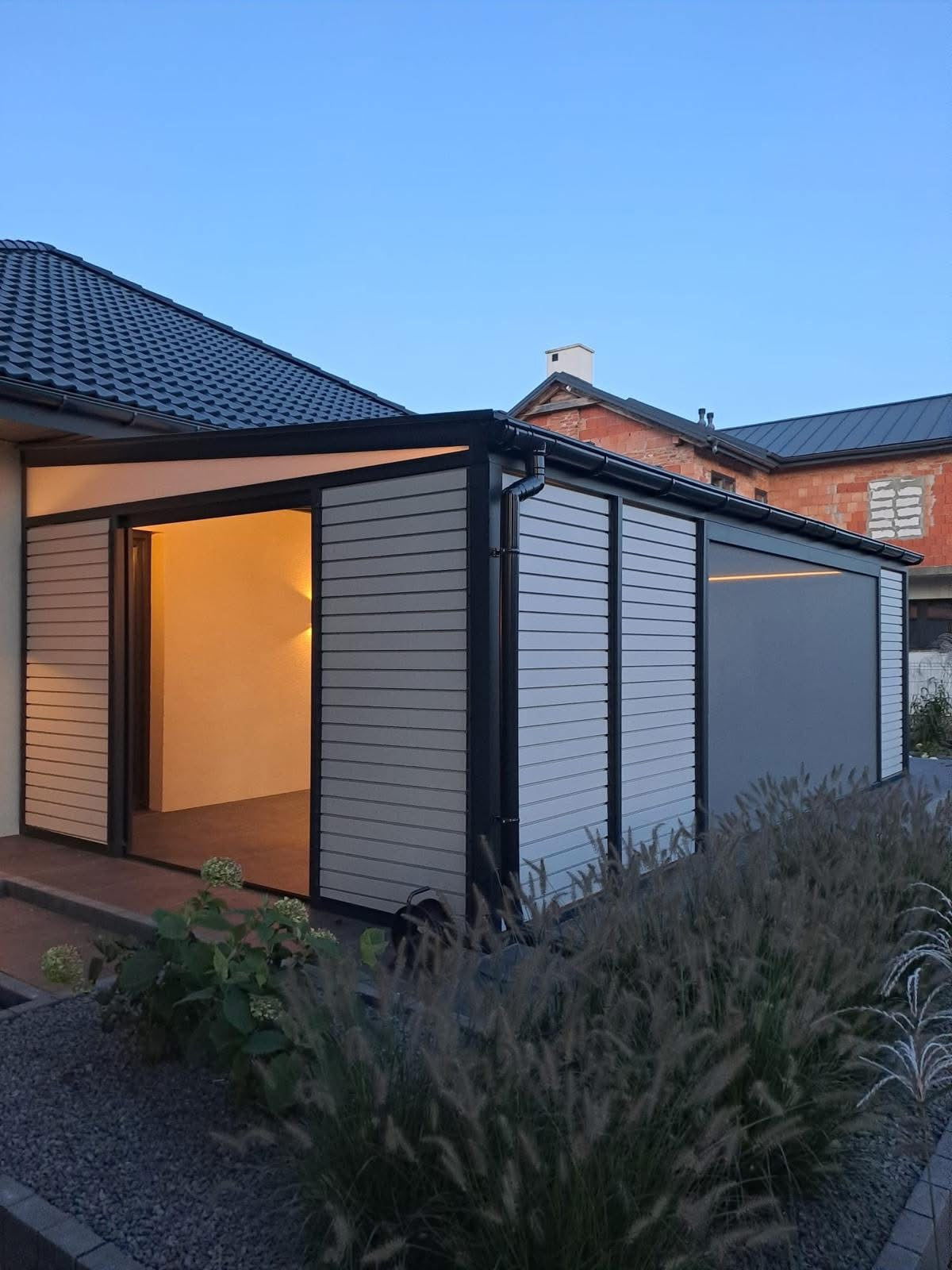 Set glisieră 1 metru 11 lamele  – Glisiere metalice pentru panouri culisante lemn, exterior, pergole – Sistem complet premium GLISIERE IEFTINE