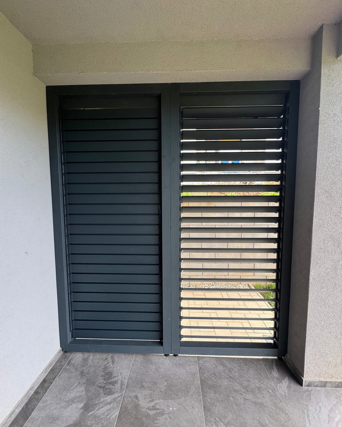 Lamelă Aluminiu Gri Antracit RAL 7016 100 cm – Profil Z pentru Jaluzele Orientabile Pergolă și Terasă GLISIERE IEFTINE