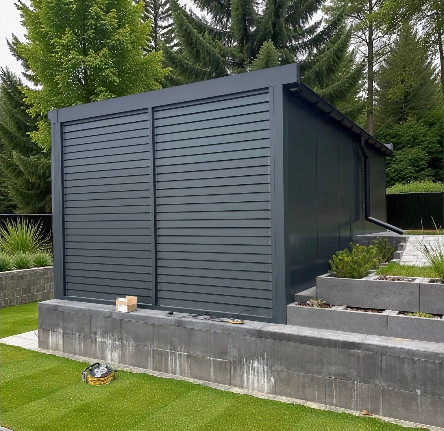 Panou LUMINAL cu Glisiere Metalice + 11 Lamele Metalice 100 cm – Sistem Tip Jaluzea Premium pentru Pergole și Terase GLISIERE IEFTINE